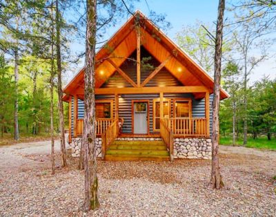 Hot tub, fireplaces, perfect for romantic