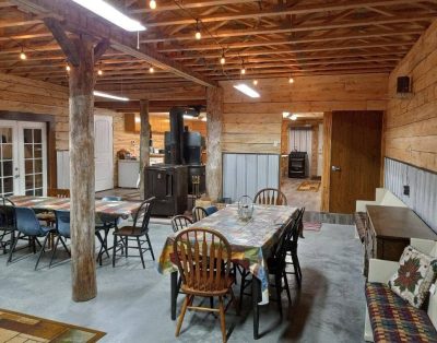 Rustic Cowboy Lodge with private hiking, exploring