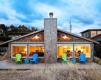 “Surfrider” Beach House On the Sand! 3 Bdrm, Sleeps 7 & Dog friendly -MCA#381