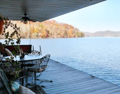 Waterfront, deep water dock, pet friendly