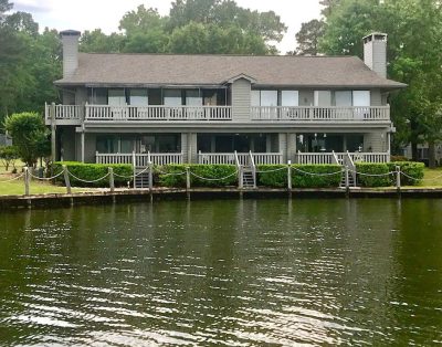 A Lakefront Paradise! On Beautiful Lake Hamilton – Minutes to Oaklawn!