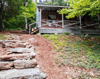 Rustic Cowboy cabin, peaceful retreat!