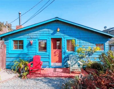 Cute & Colourful Oceanside Cottage w Garden