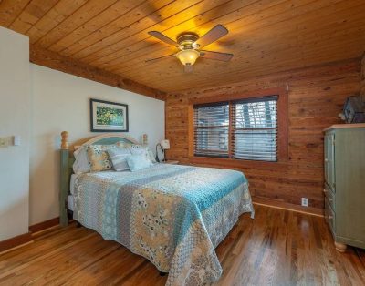 Log home minutes to downtown, West Asheville, breweries, hiking, food & shopping