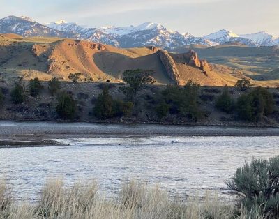 Beautiful Log House on the Yellowstone River!