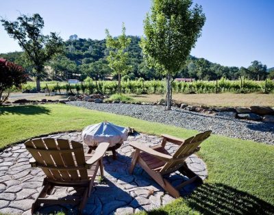 Perfect Get away! Lovely, romantic, peaceful location in the vineyard!