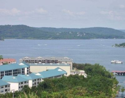 Beautiful 2BR/2BA Penthouse Condo Overlooking Table Rock Lake!