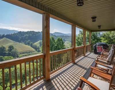 Mountain View! Hot tub, 3BR Secluded, Fireplace, Fire pit, Grill