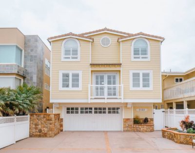 Newly Decorated Oceanfront Luxury Home – Silver Strand Beach