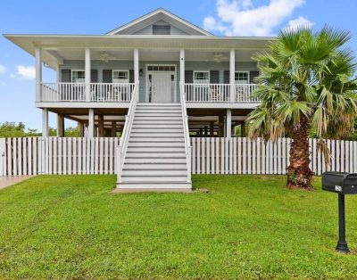 Beach House, 0.1 miles to the beach, clean and well stocked